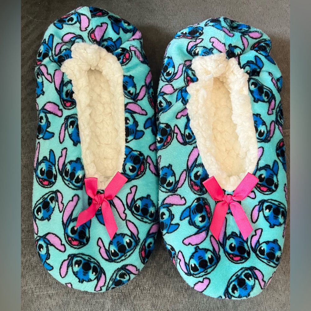 Disney Stitch Slippers, Women’s Size 7 Small NWOT